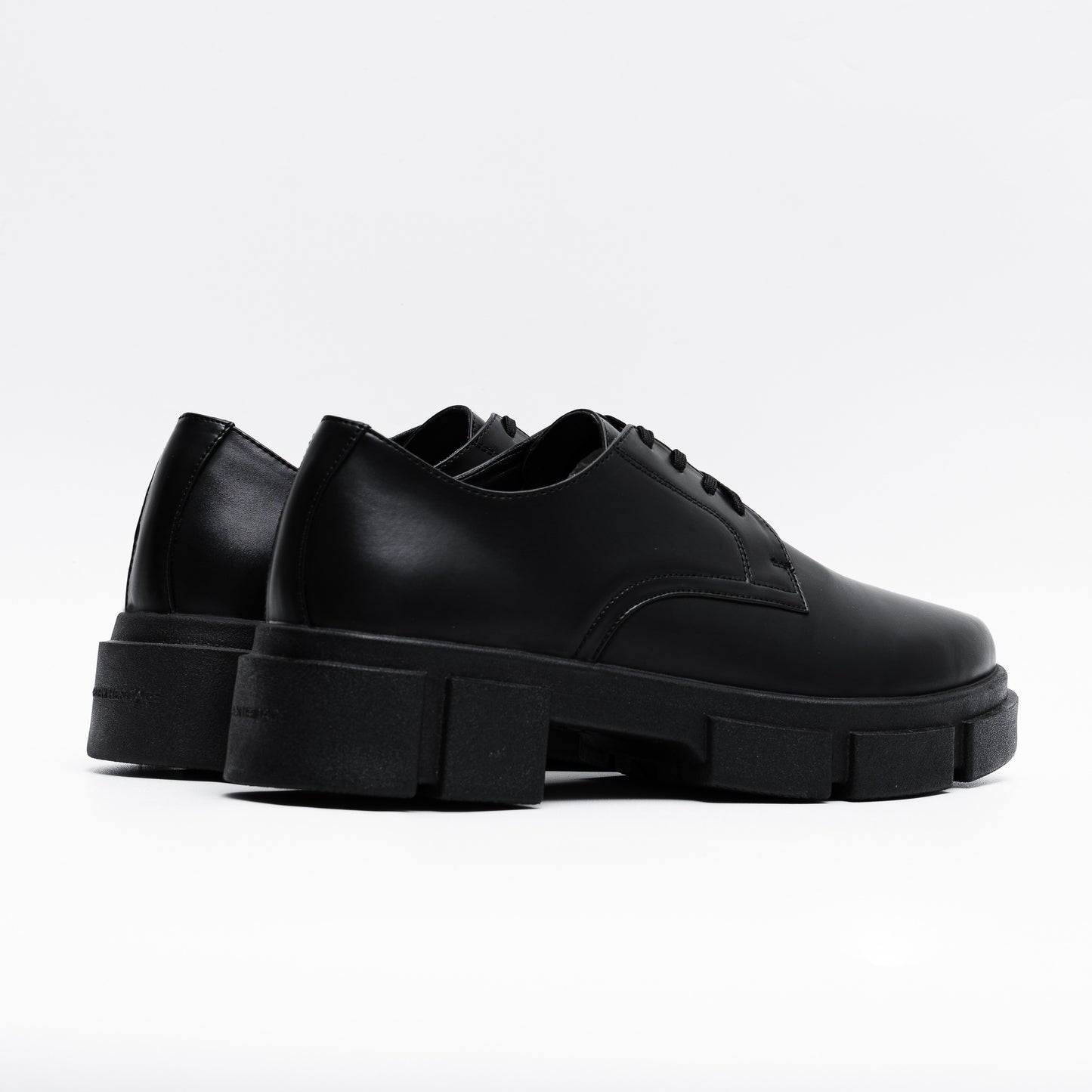 TITAN DERBY - TRIPLE BLACK
