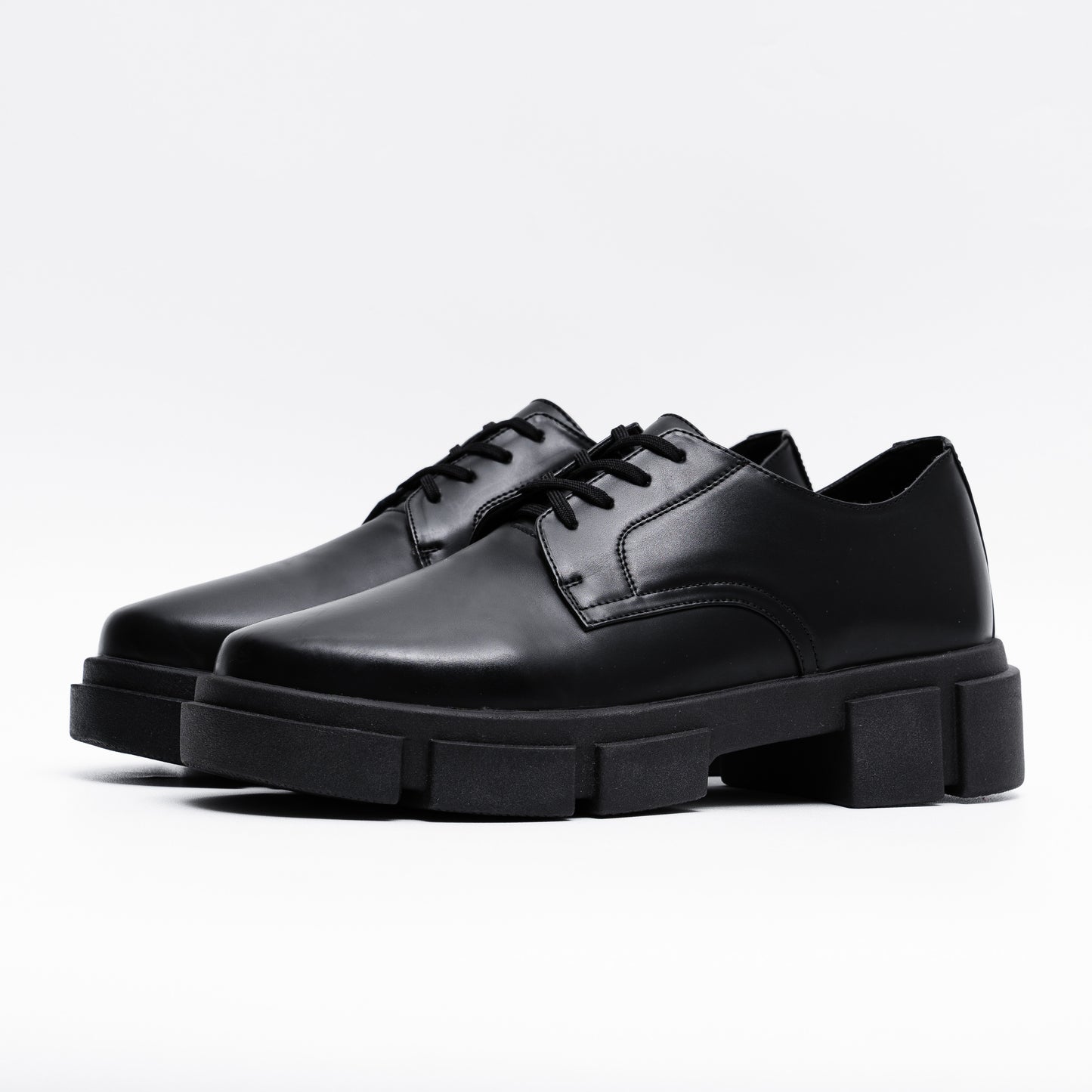 TITAN DERBY - TRIPLE BLACK